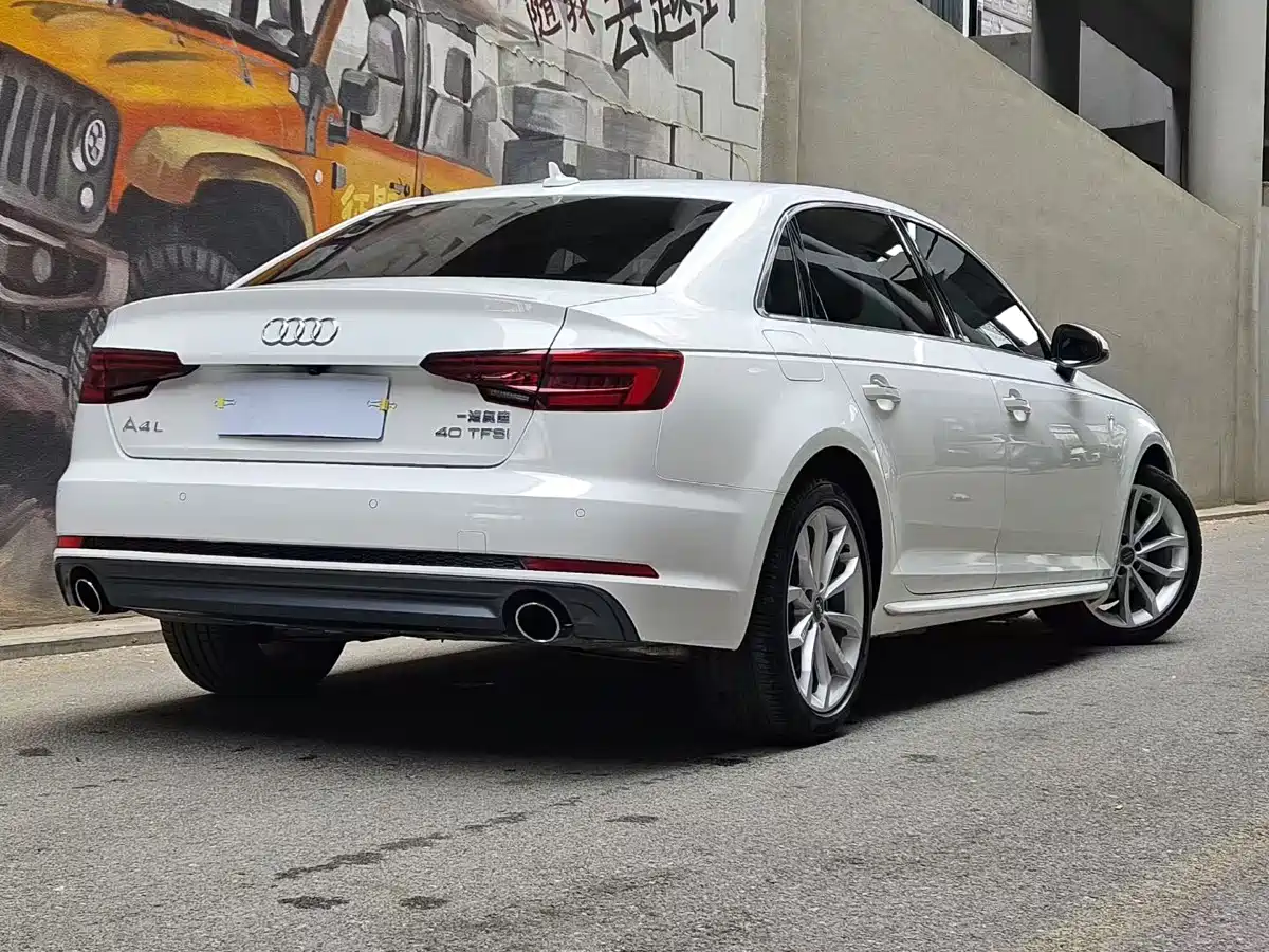 Audi A4L 2018 30th Anniversary 40 TFSI Fashion фото 2