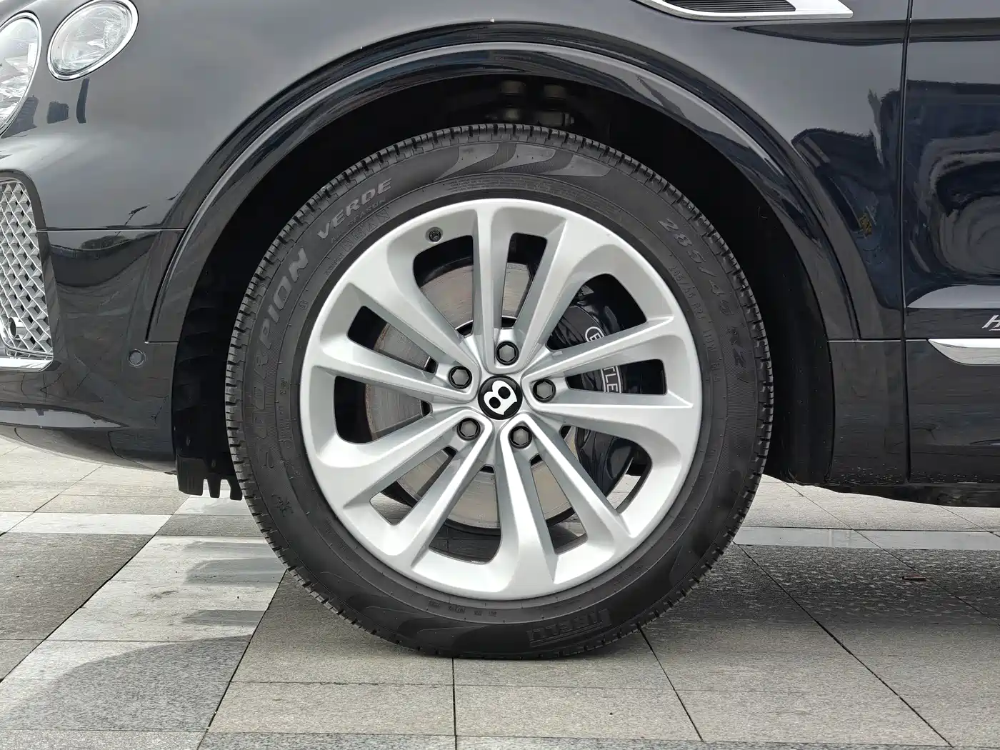 BENTLEY TIMYUE PLUG IN HYBRID