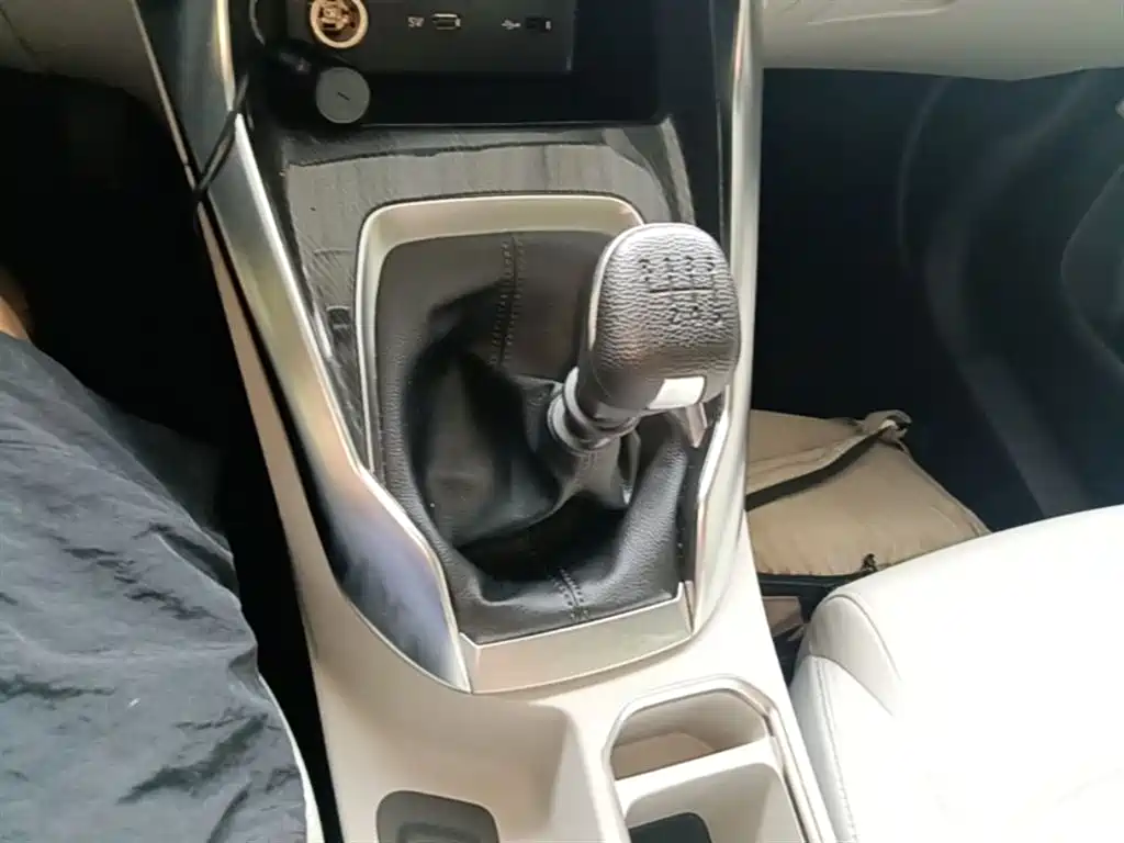 SAIC Maxus Maxus G50 2023 Model 1.5T Manual Joyride B фото 14