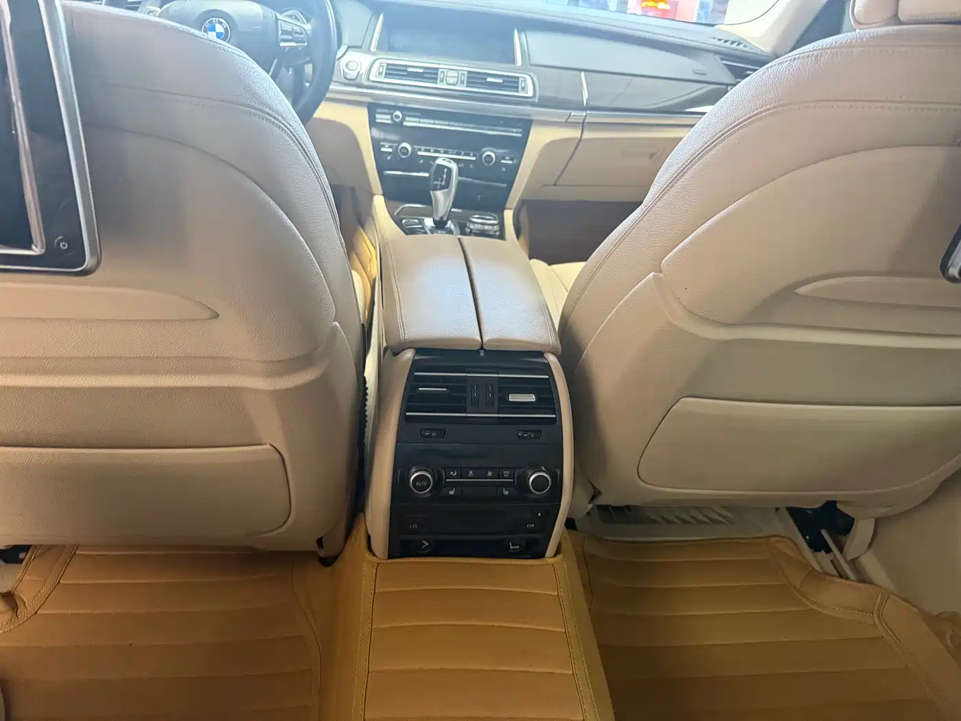 BMW 7 Series 2013 Model 740Li Leading фото 11