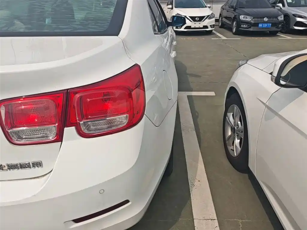 Chevrolet Malibu 2014 2.0L Automatic Luxury фото 8