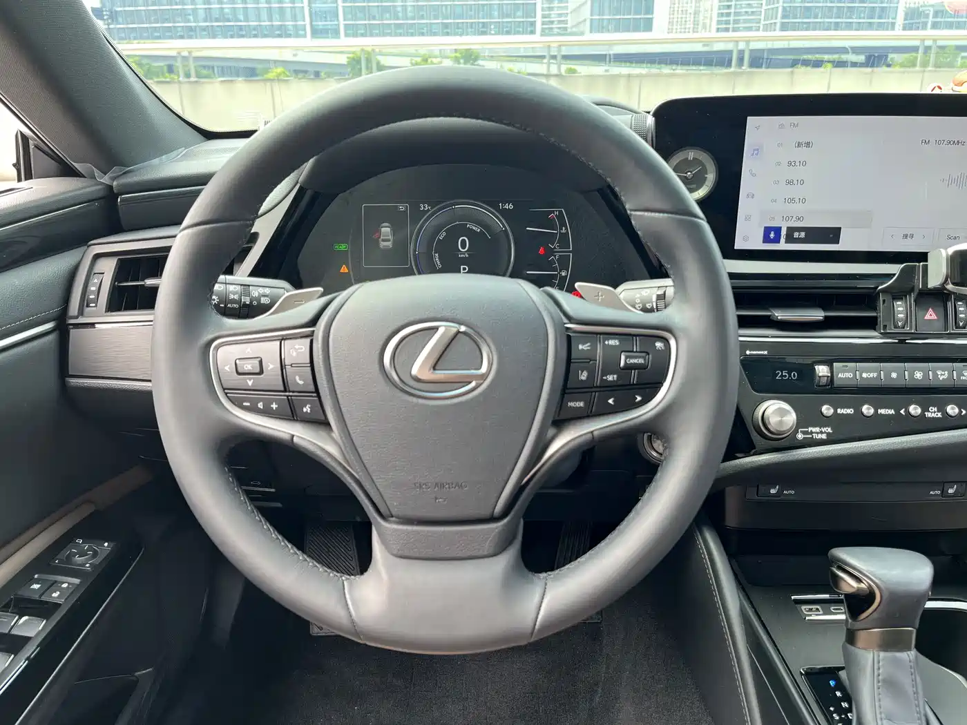 Фото 9 - Lexus ES