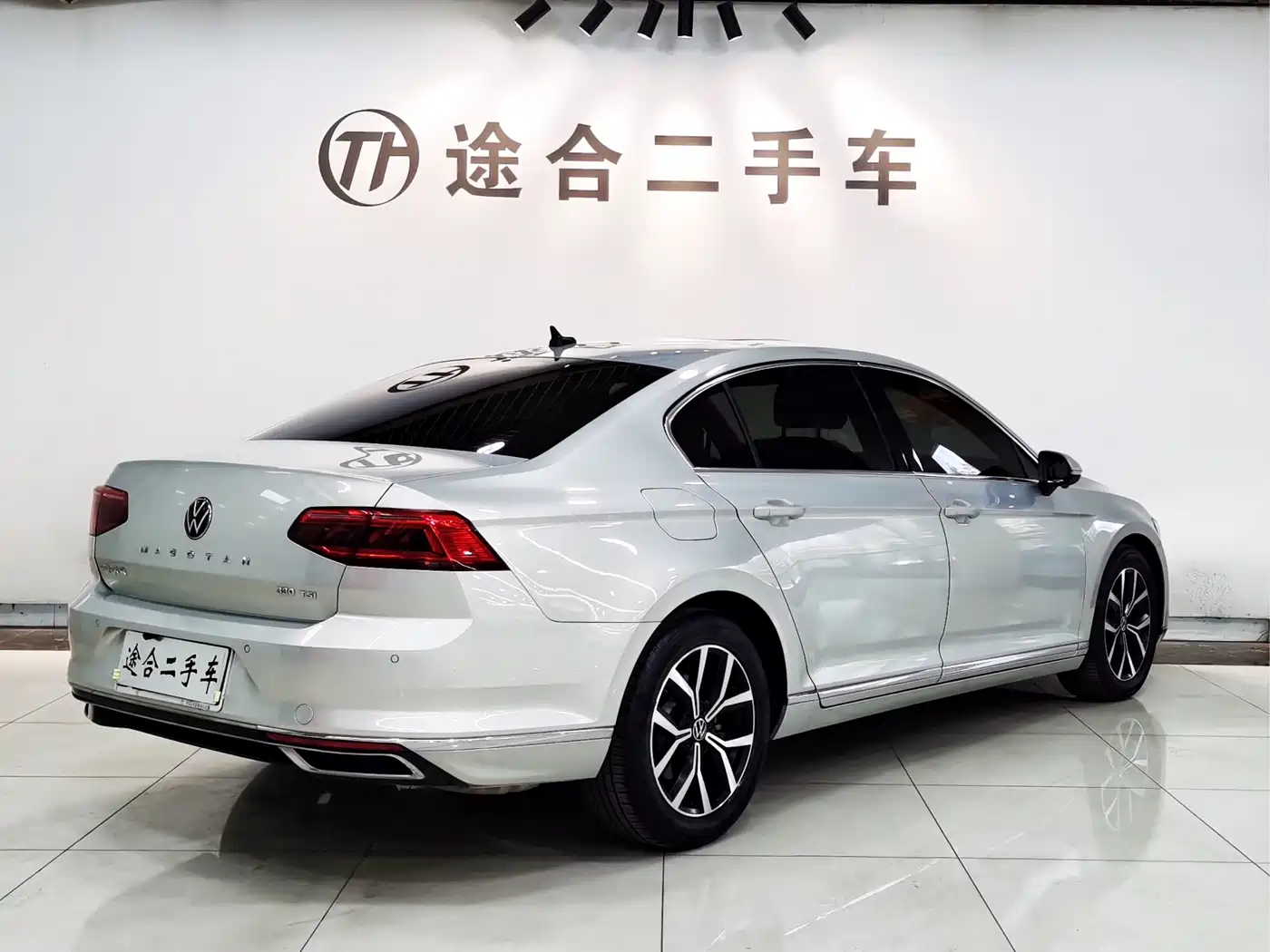 Volkswagen Magotan 2020 330TSI DSG Leading фото 2