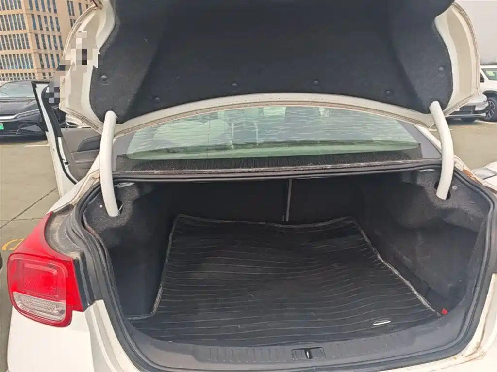 Chevrolet Malibu 2014 2.0L Automatic Luxury фото 19