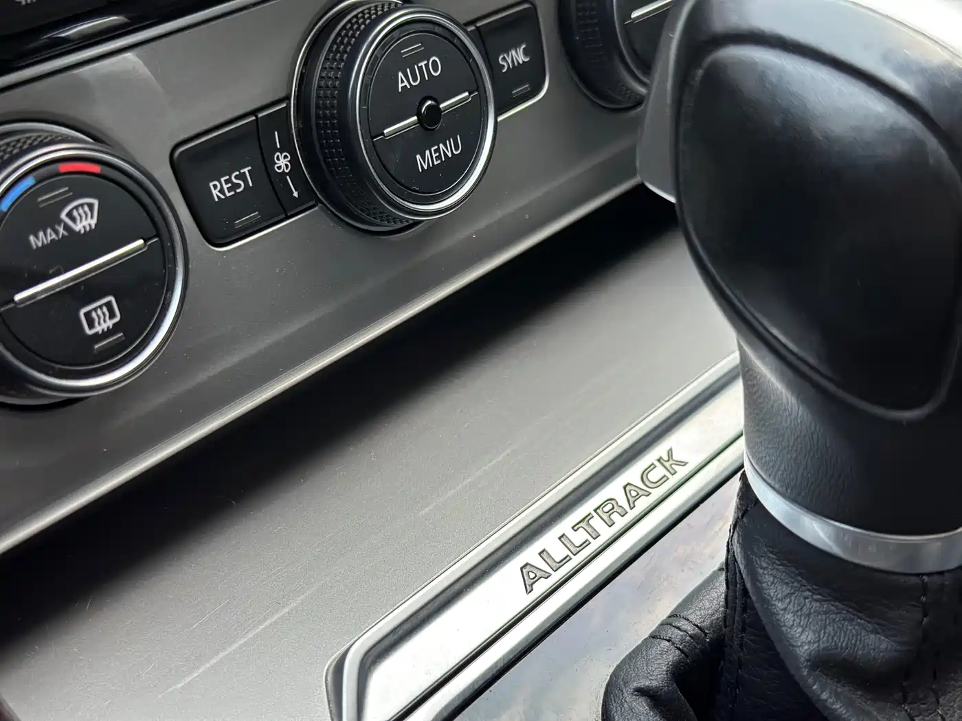 Volkswagen Weilan 2016 380TSI 4WD Explorer Edition фото 20