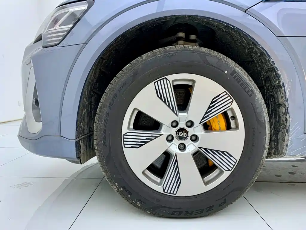 Audi e-tron 2026 2021 50 quattro Luxury