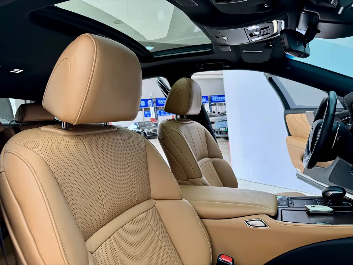 Lexus LS 2021 500h Excellence Edition фото 17