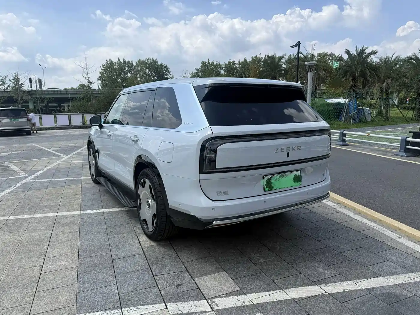2026 ZEEKR 9X