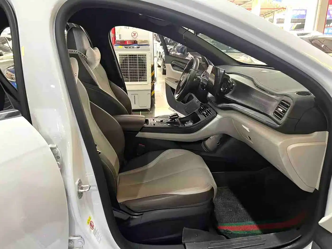 BYD Qin PLUS 2024 Glory Edition DM-i 55KM Leading фото 7