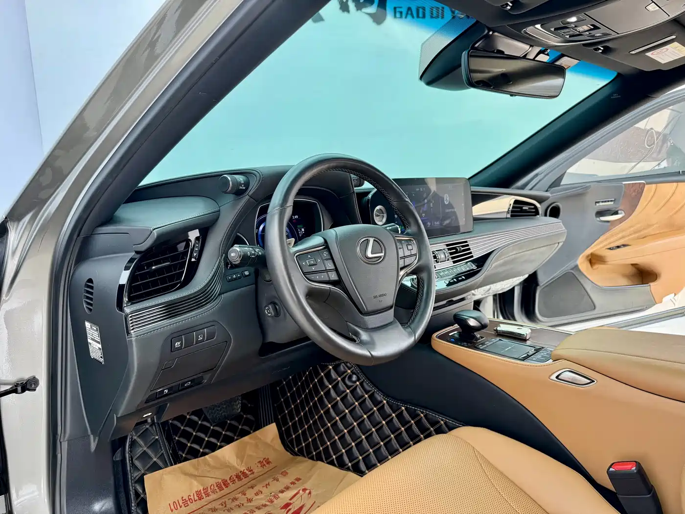 Lexus LS 2021 500h Excellence Edition фото 8