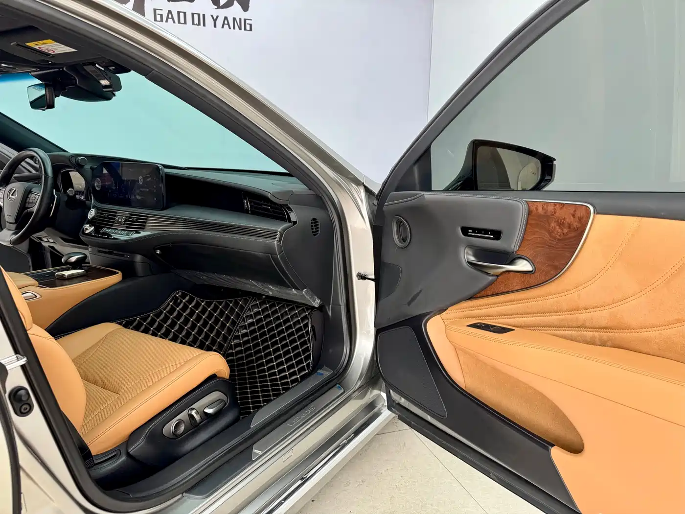 Lexus LS 2021 500h Excellence Edition фото 15