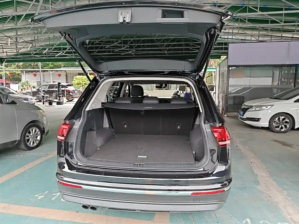 Volkswagen Tiguan L 2018 Facelift 330TSI Automatic 2WD Luxury Edition фото 19