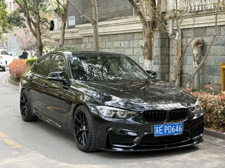 BMW 3 Series 2018 320i M Sport Black Night Edition фото 3
