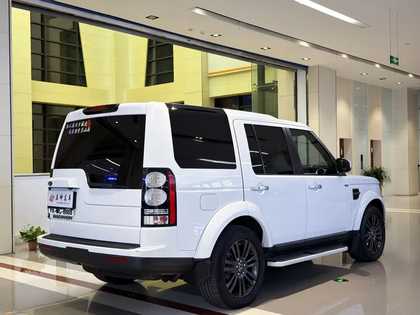 Land Rover Discovery 2016 3.0 SC Gloss Black Collector's Edition HSE фото 5