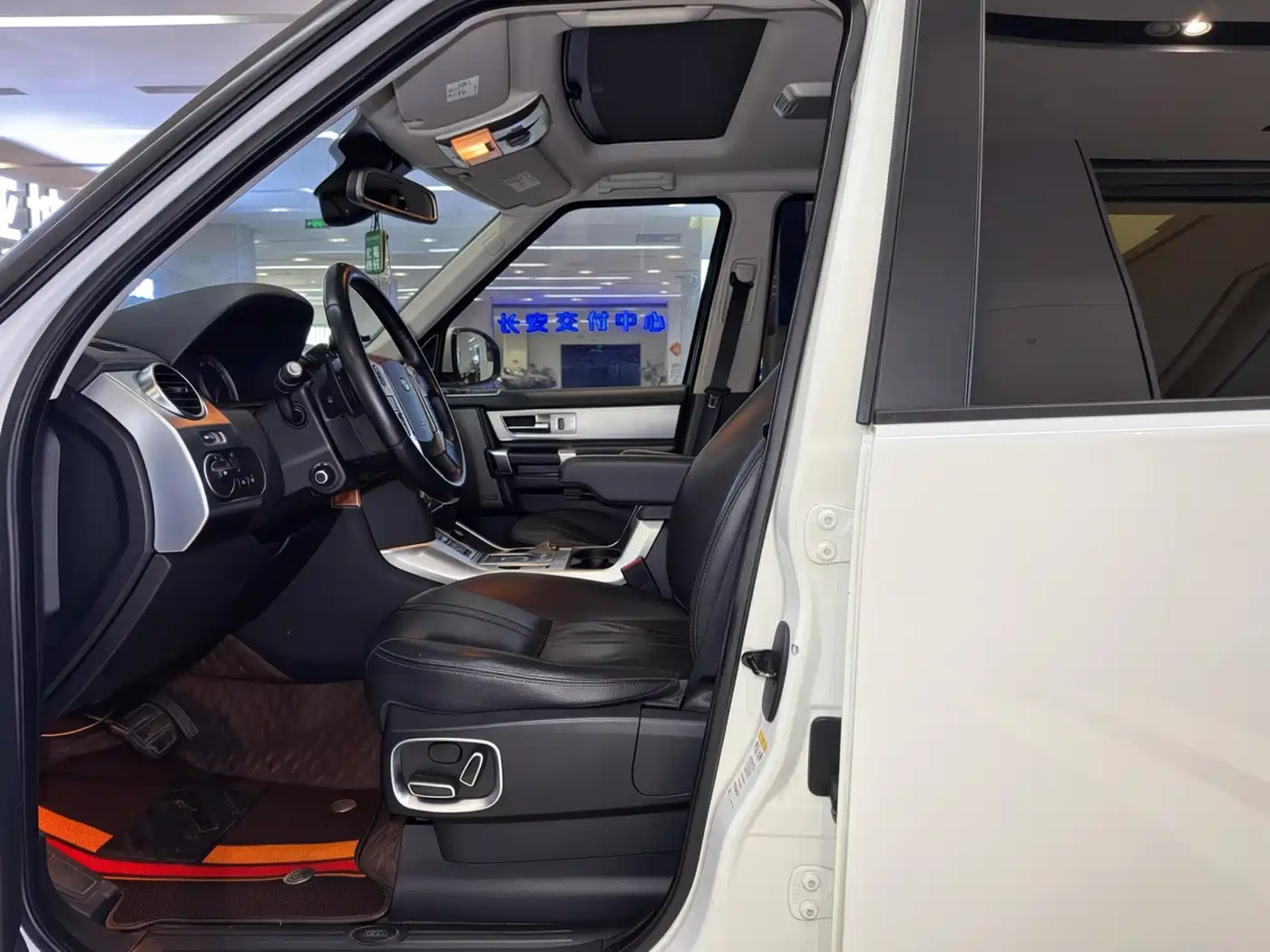 Land Rover Discovery 2016 3.0 SC Gloss Black Collector's Edition HSE фото 8