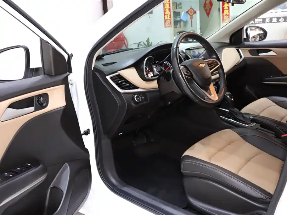 CHEVROLET CRUZE