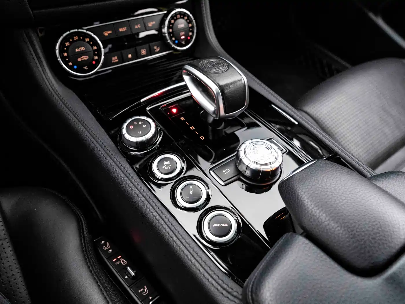 Mercedes-Benz CLS AMG 2015 AMG CLS 63 4MATIC фото 21