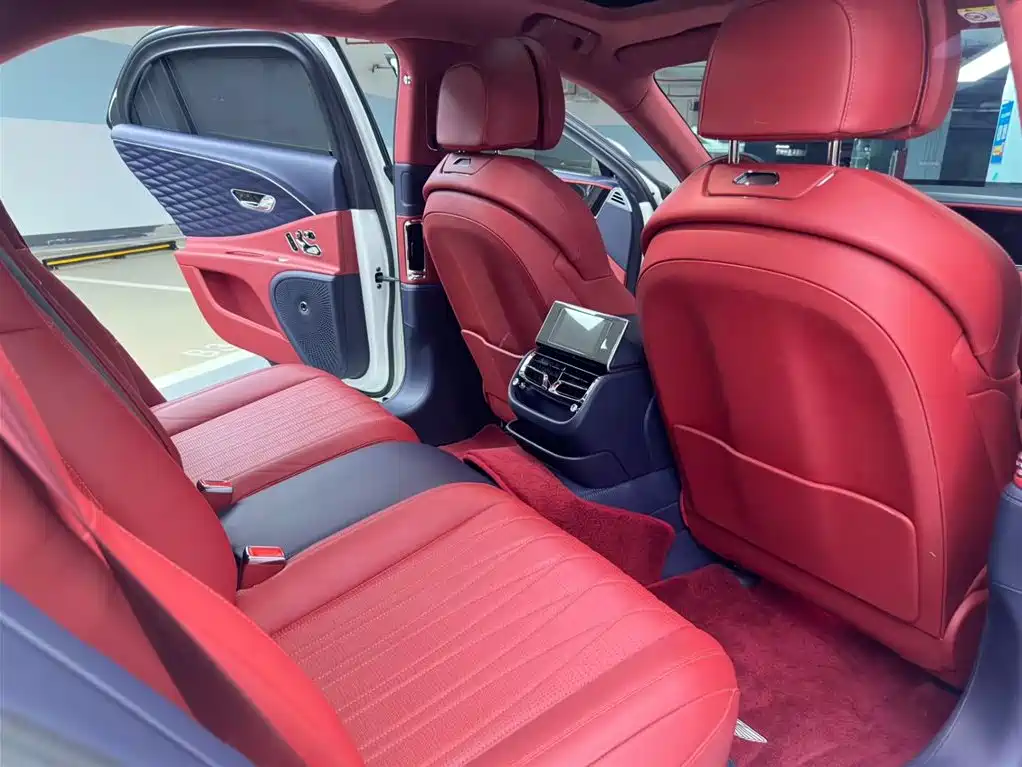 Bentley Flying Spur 2023 4.0T V8 Elegance Edition фото 8
