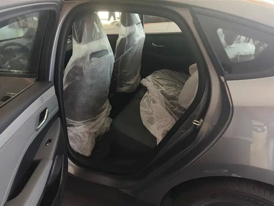 BYD Qin PLUS 2026 DM-i Smart Edition 128KM Progressive фото 11
