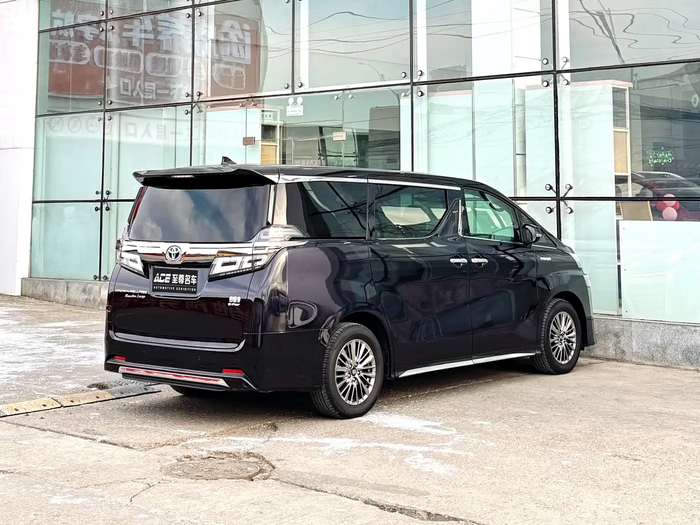 Toyota Vellfire 2021 Crown Hybrid 2.5L HV Supreme Edition фото 4