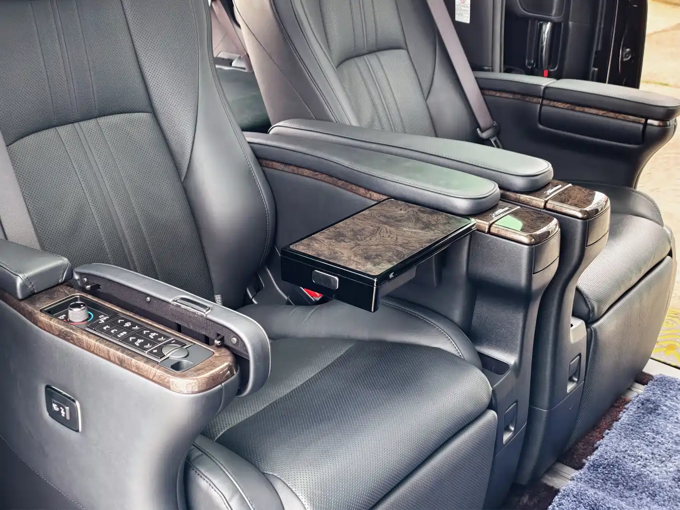 Toyota Vellfire 2021 Crown Hybrid 2.5L HV Supreme Edition фото 21