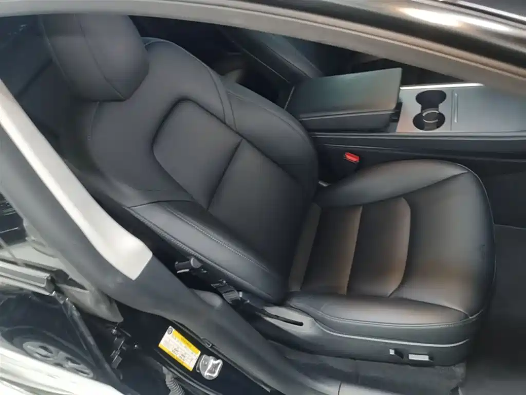Фото 25 - Tesla Model Y