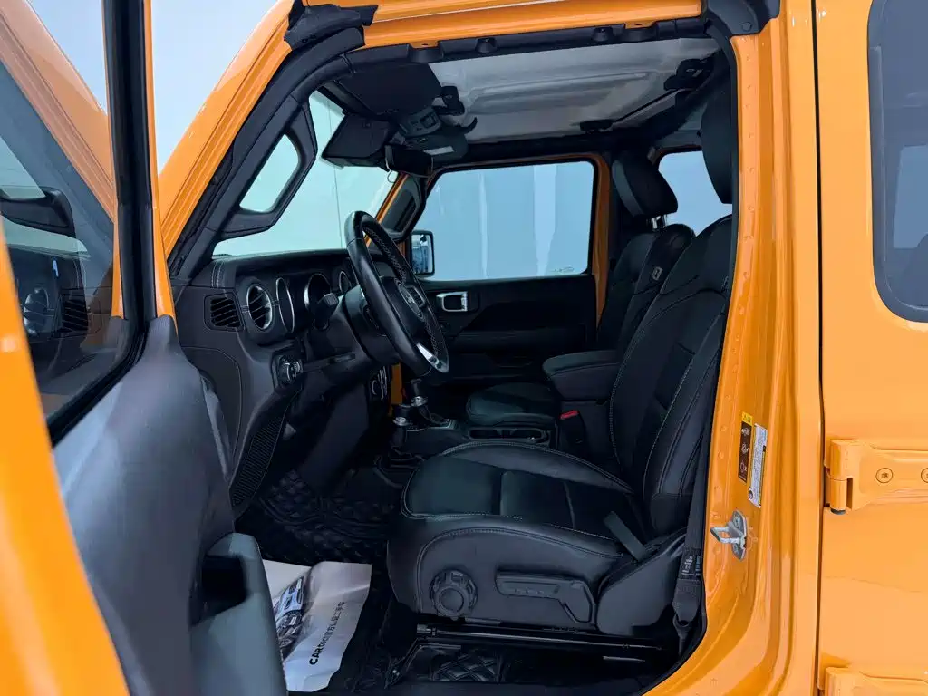 Фото 12 - Jeep Wrangler