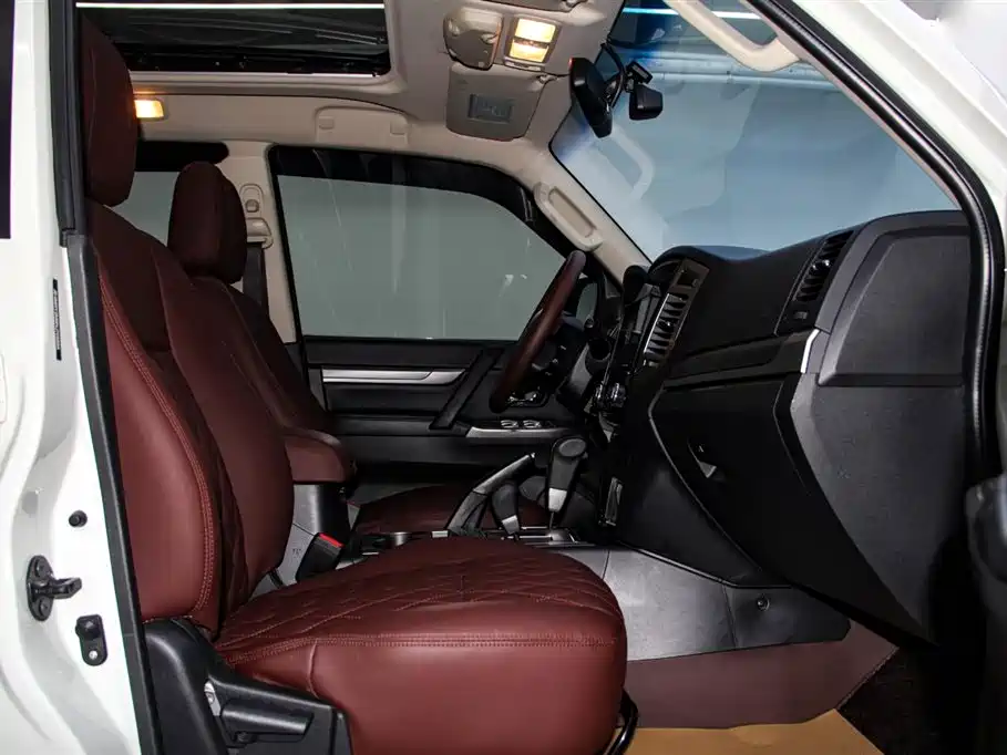 Mitsubishi Pajero (Import) 2020 3.0L Automatic Standard Edition фото 19