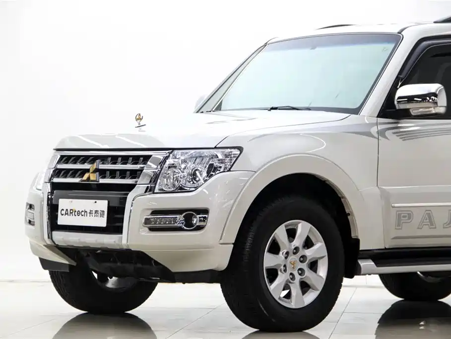 Mitsubishi Pajero (Import) 2020 3.0L Automatic Standard Edition фото 8