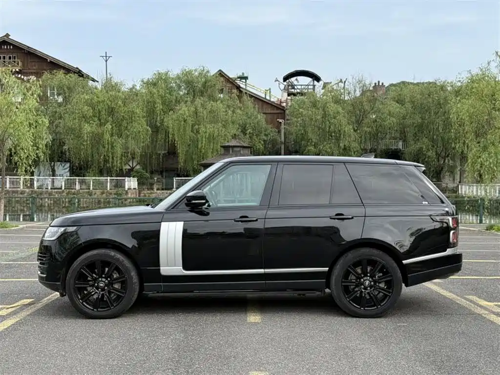 Land Rover Range Rover 2021 3.0 L6 Heritage Edition фото 3