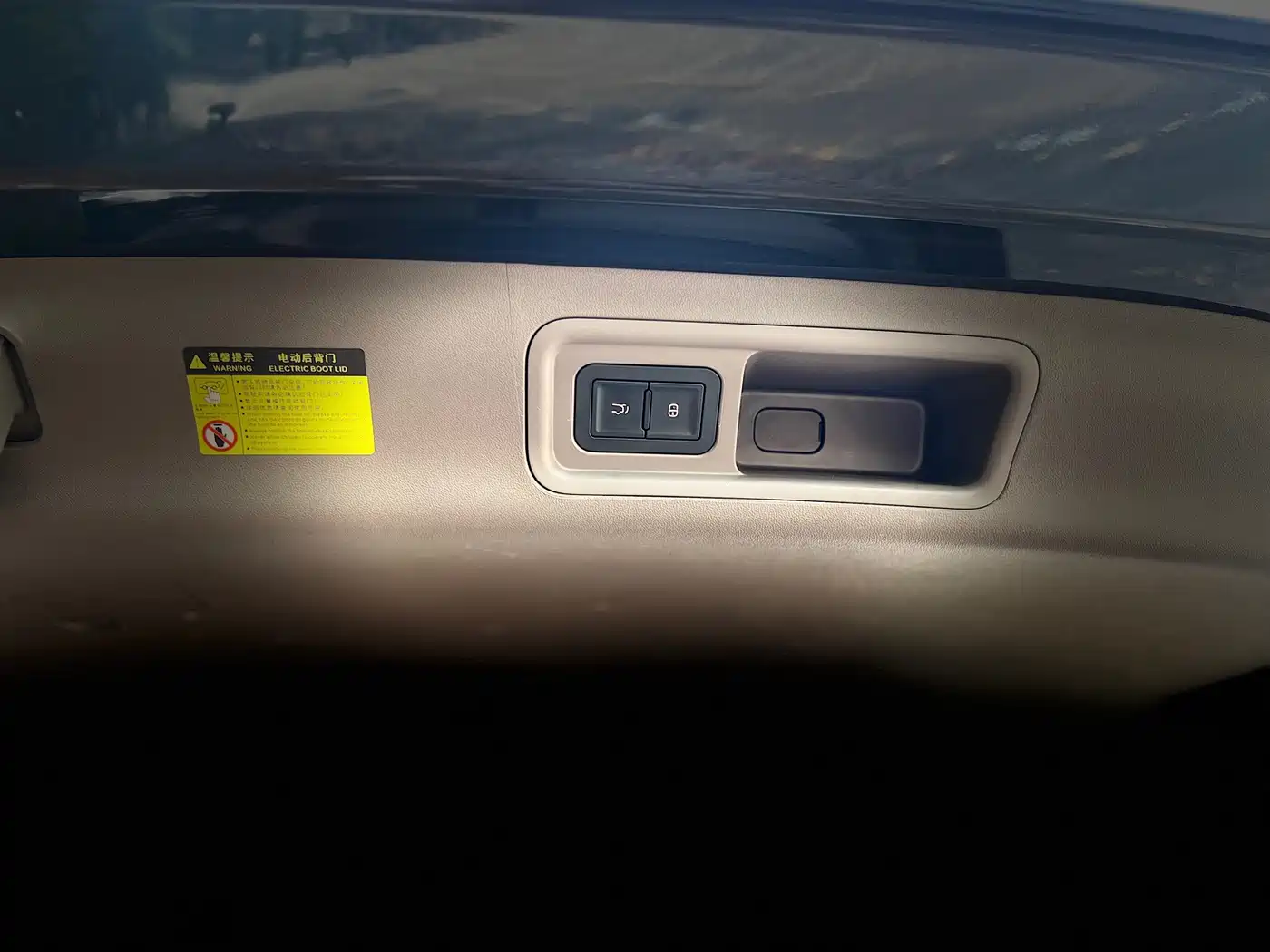 Denza D9 2023 2022 DM-i 970 AWD Flagship