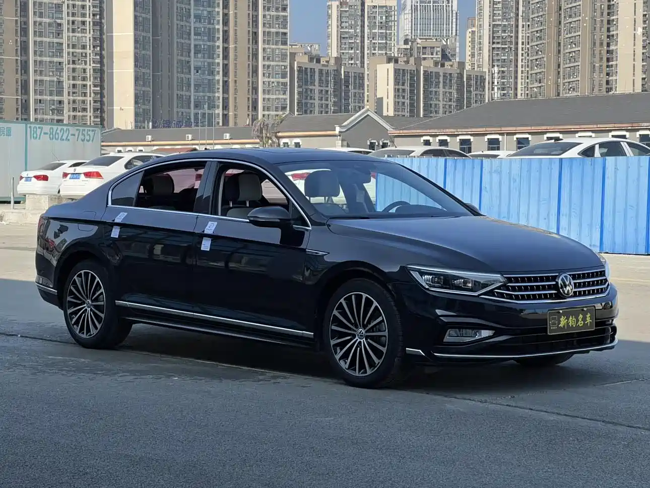Volkswagen Magotan 2023 Model 2 Million Commemorative Edition 330TSI DSG Luxury фото 3