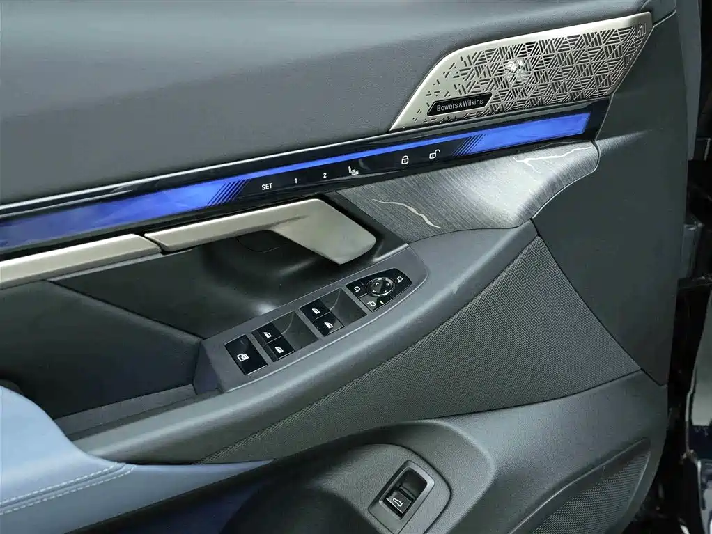 BMW 5 Series 2025 530Li Premium M Sport Package фото 16