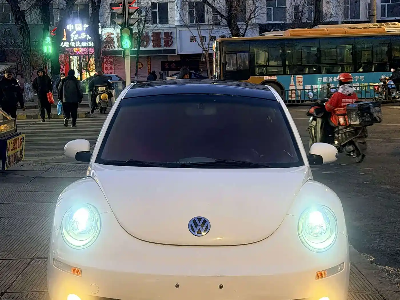 Photo 2 - Volkswagen Beetle