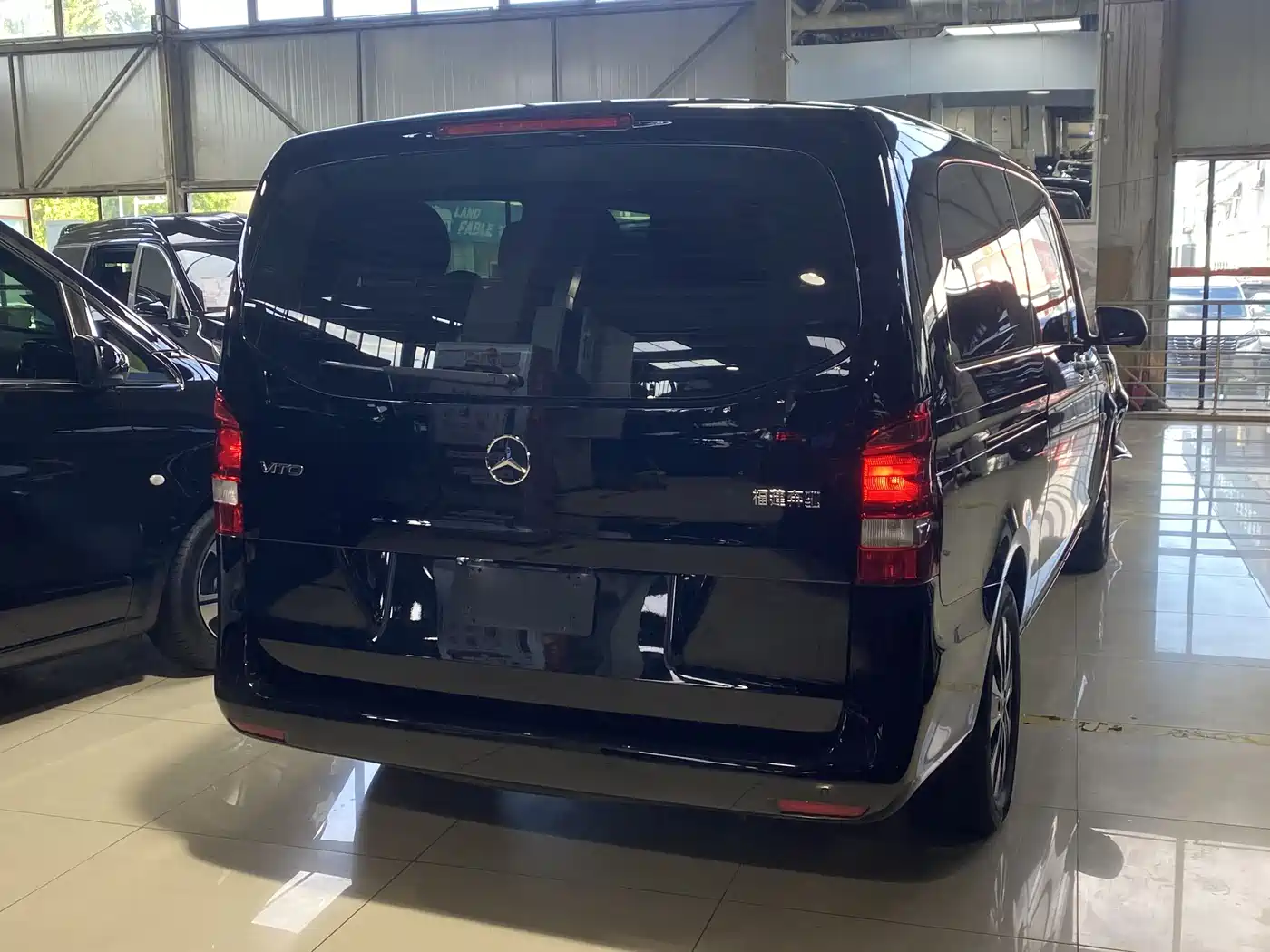 Mercedes-Benz Vito 2023 2.0T Elite 9-Seater фото 13