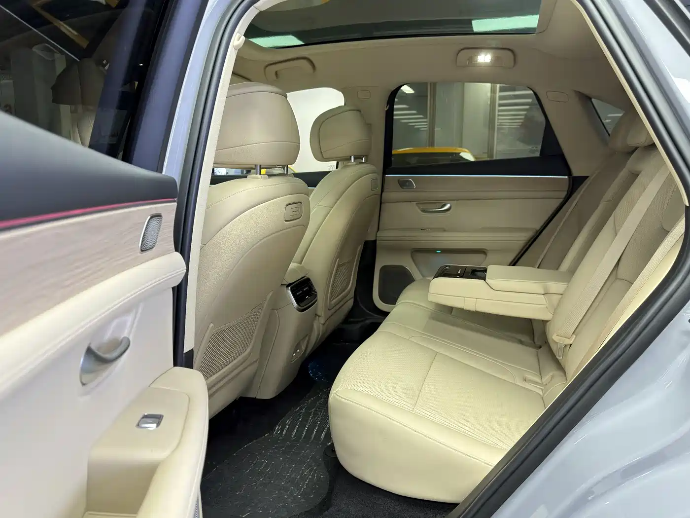 AITO Wenjie AITO M5 2024 Extended Range Max RS AWD Advanced Smart Driving Edition фото 14