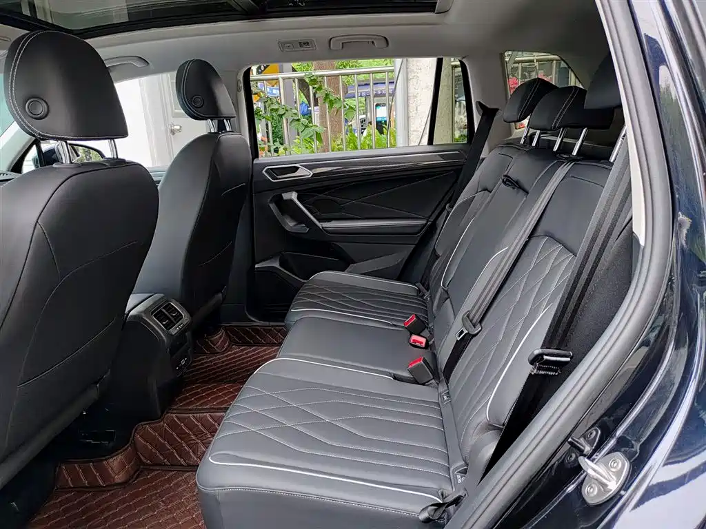 Volkswagen Tiguan L 2024 Outstanding 330TSI Auto 2WD R-Line Dragon Glory Edition фото 8