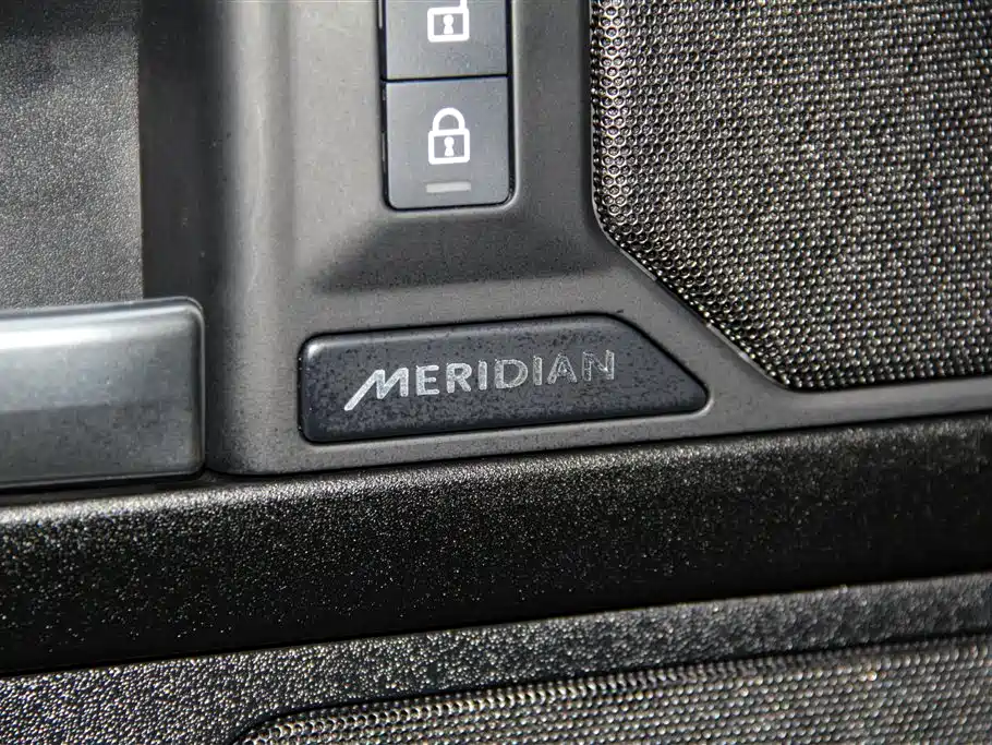 Land Rover Defender 2025 110 3.0T P400 -Dynamic HSE фото 22