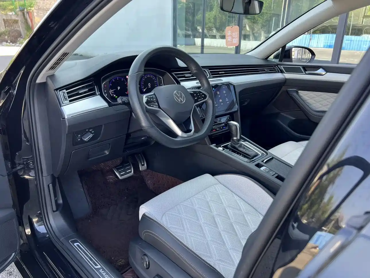 Volkswagen Magotan 2023 Model 2 Million Commemorative Edition 330TSI DSG Luxury фото 4