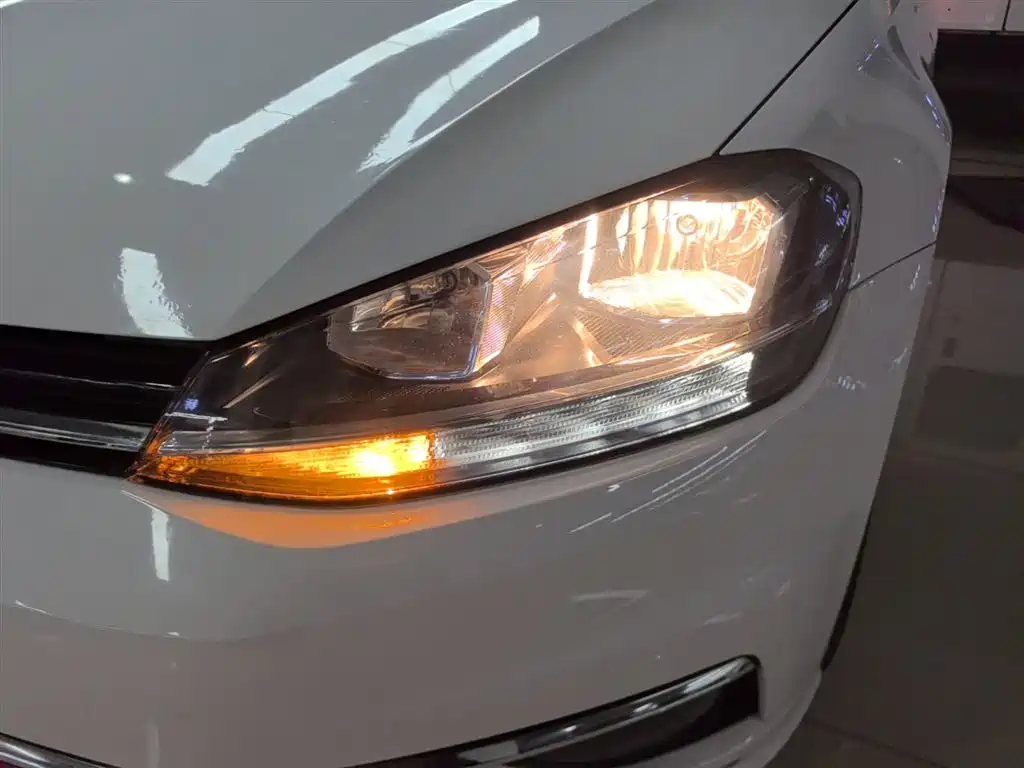 Volkswagen Golf 2018 1.6L Automatic Comfort фото 24