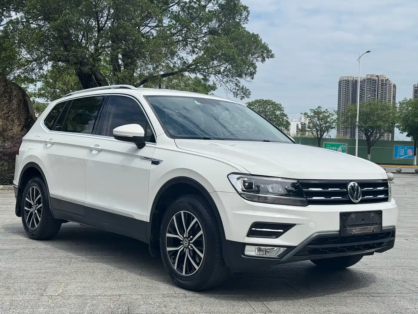 Volkswagen Tiguan L 2017 330TSI Automatic 2WD Comfort Edition фото 3