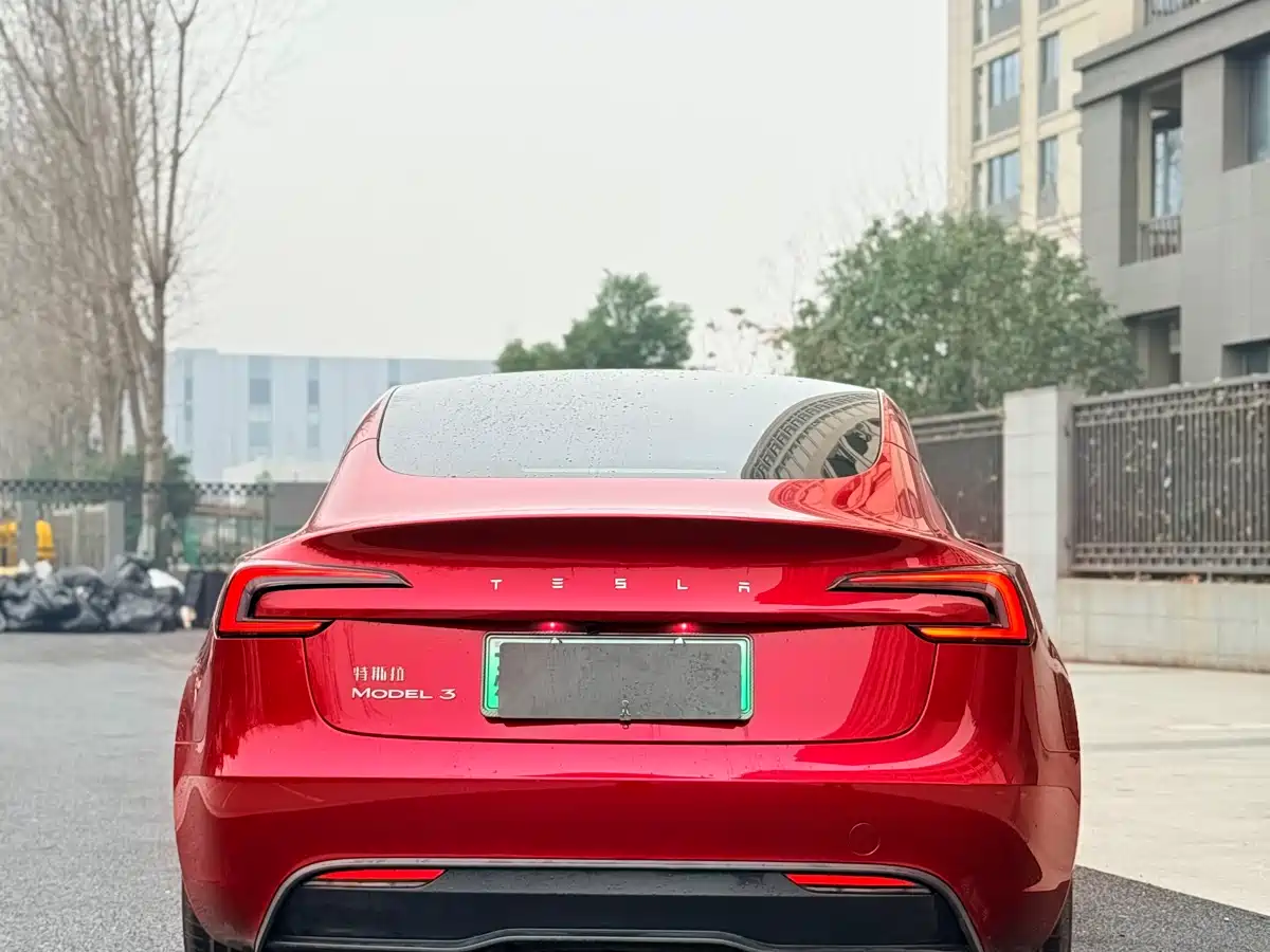 TESLA MODEL 3