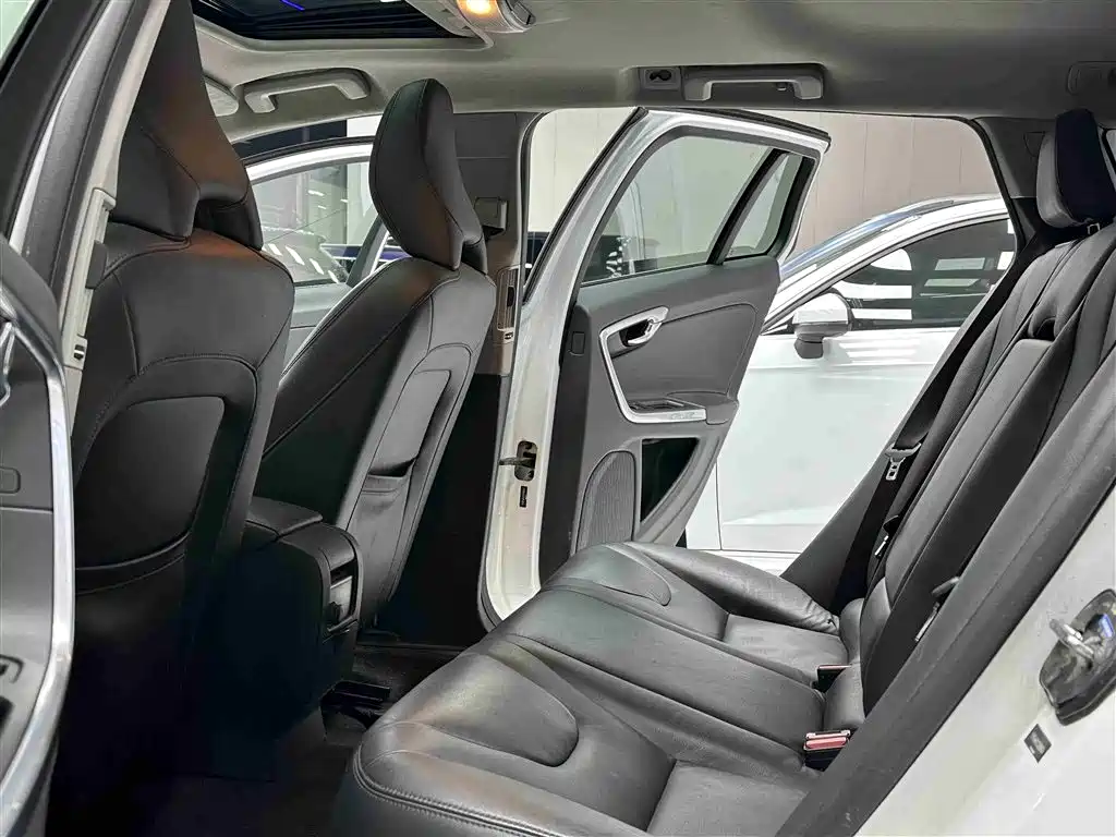 Volvo V60 2016 2015 T5 Momentum