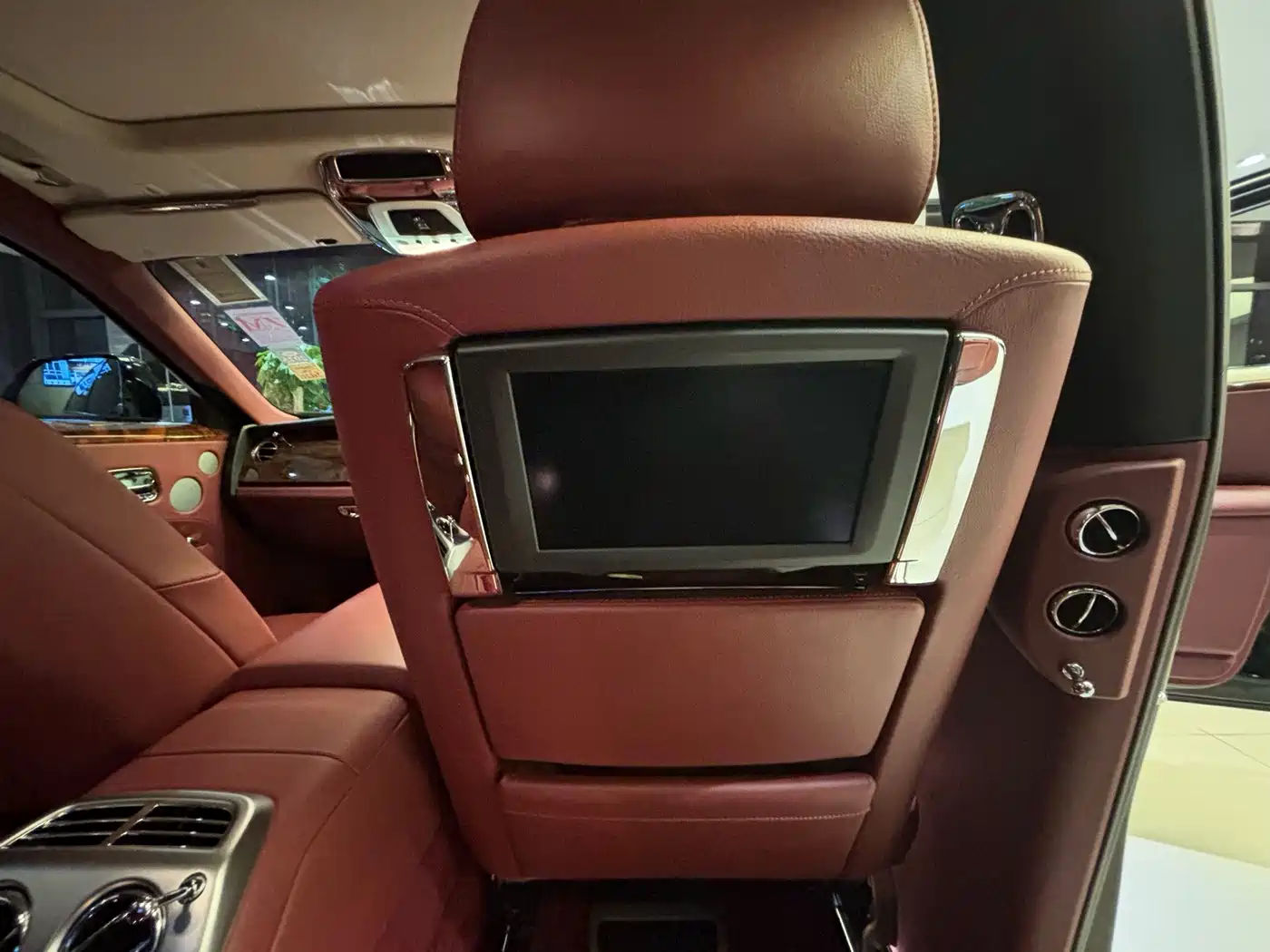 Photo 15 - Rolls-Royce Ghost