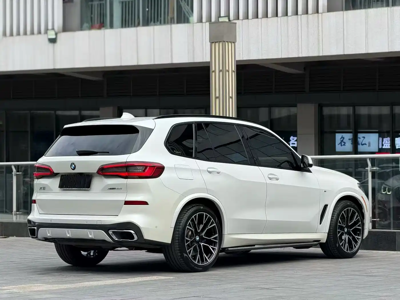 BMW X5 (Import) 2019 xDrive40i Exclusive M Sport Package фото 8
