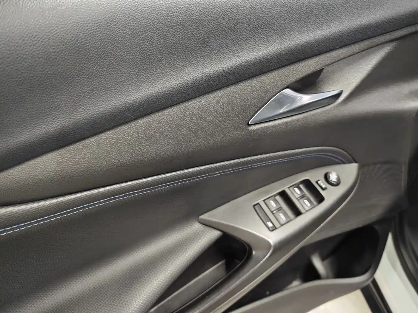 Buick Encore 2020 20T CVT Elite Model фото 16