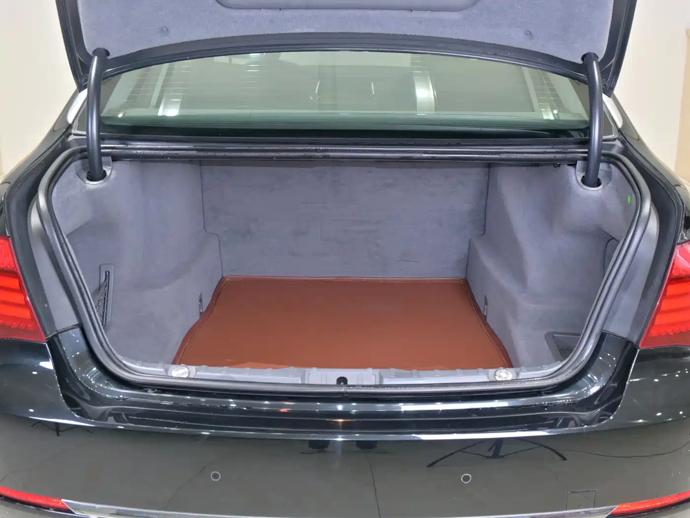 BMW 7 Series 2013 Model 730Li Leading фото 27