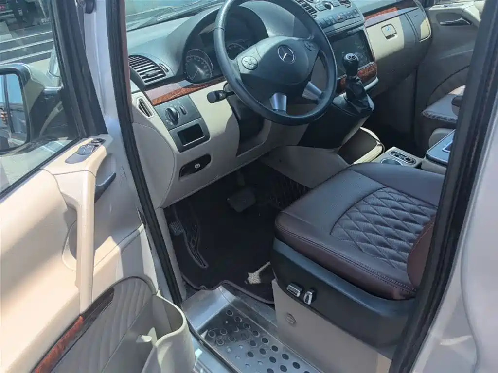 Mercedes-Benz Viano 2013 3.0L Comfort Edition фото 16