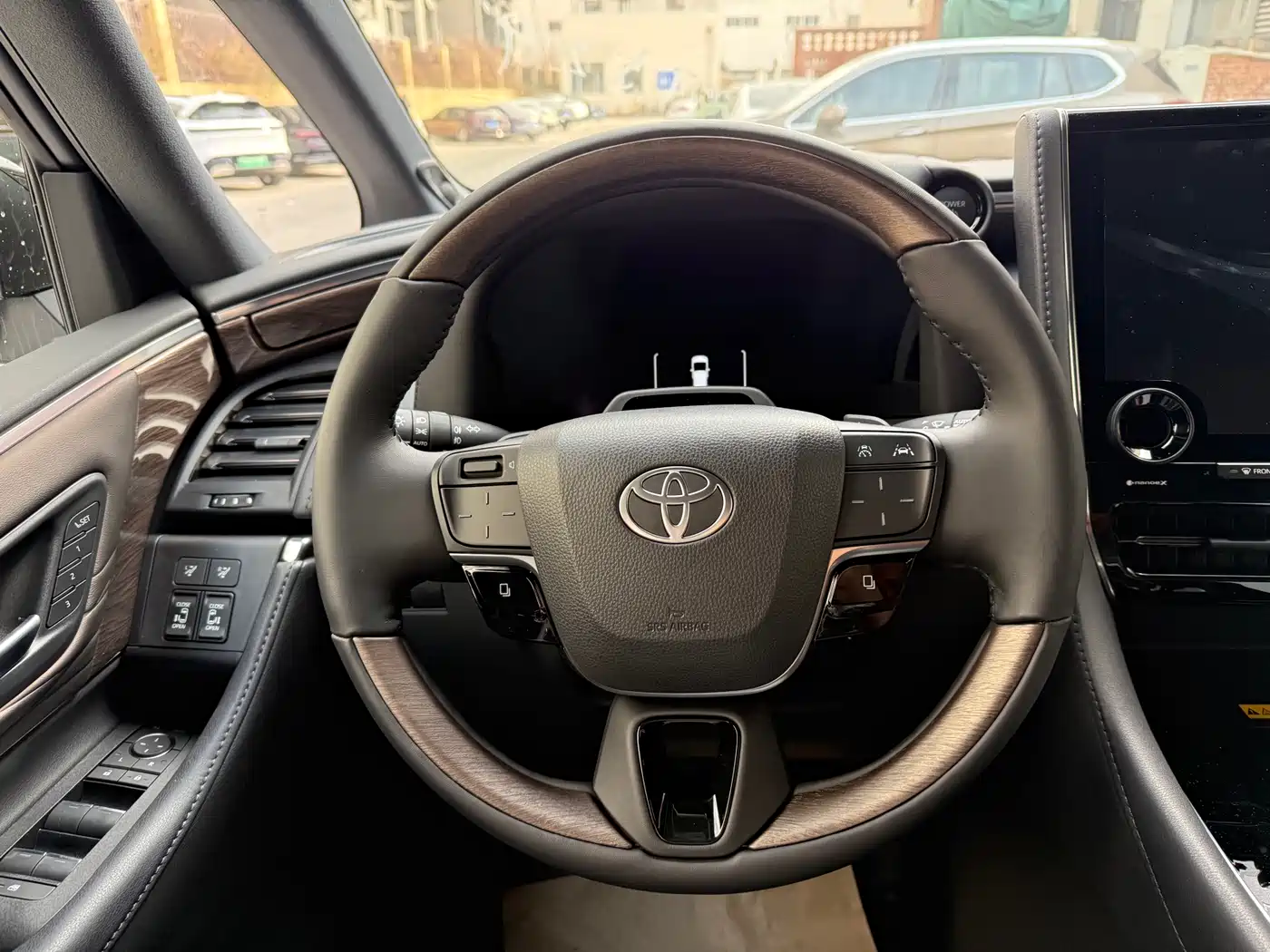 Toyota Alphard 2025 Hybrid 2.5L Ultimate Gold Edition фото 10