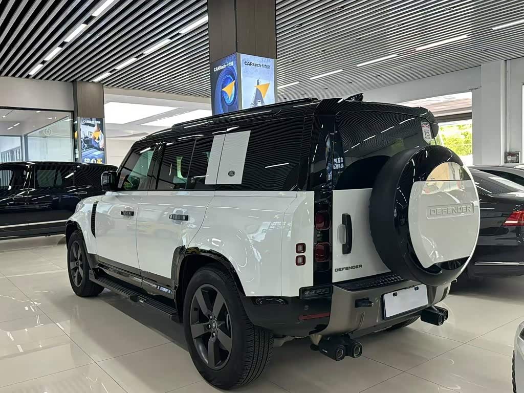 Land Rover Defender